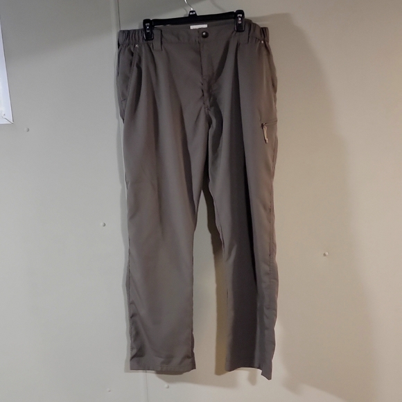 Men's Wrangler lightweight performance pants/hiking. Size 40x32 - Picture 1 of 5